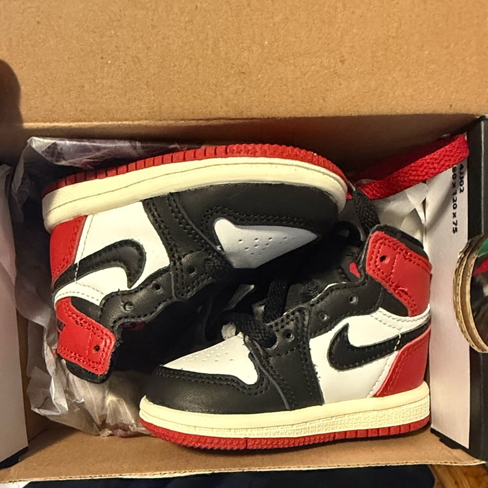 Jordan 1 Retro High OG TD - White, Black, Red